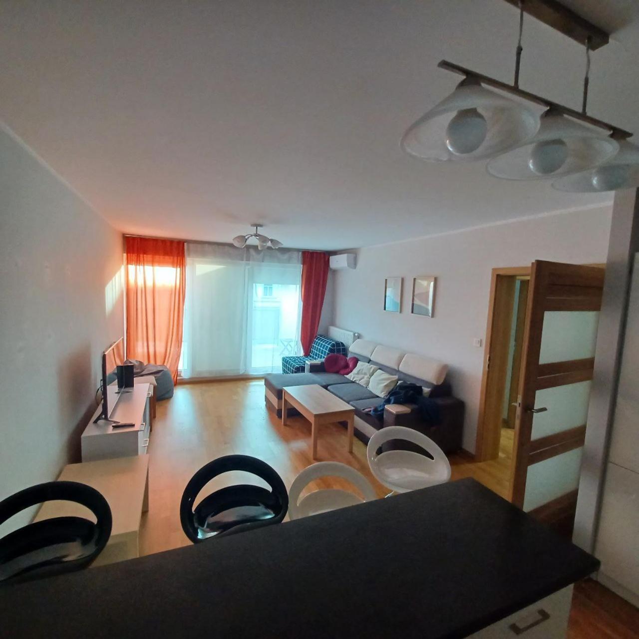 Center - 3 - Parking Place Apartment